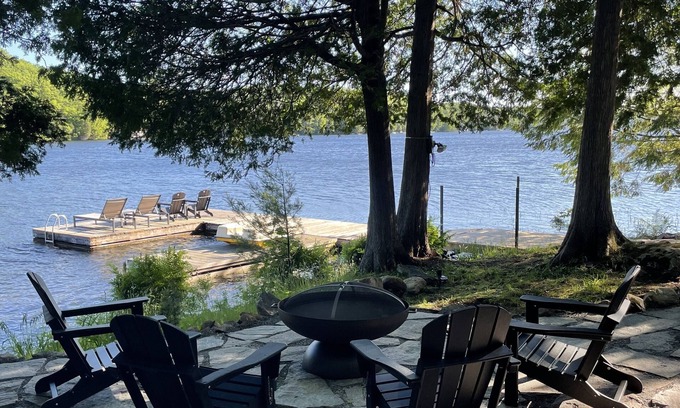 Minett Cottage | Modern & Cozy Muskoka Cottage @WatersEdge Bruce Lake