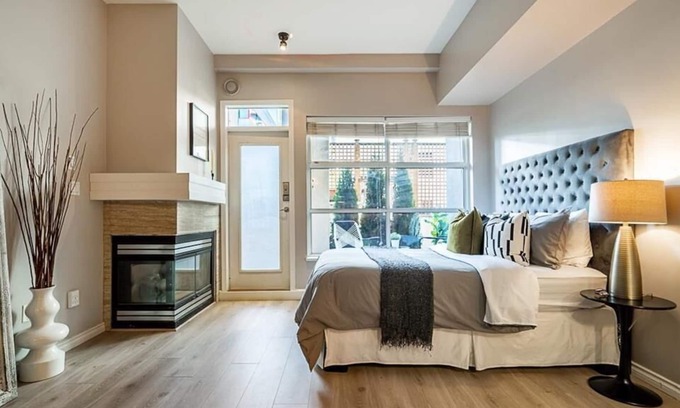 Lower Lonsdale Apartment | Modern cozy studio in a central location