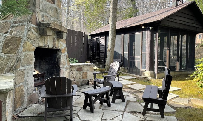 Champion Ski Chalet | Modern creekside chalet in Champion with private island minutes from 7 Springs