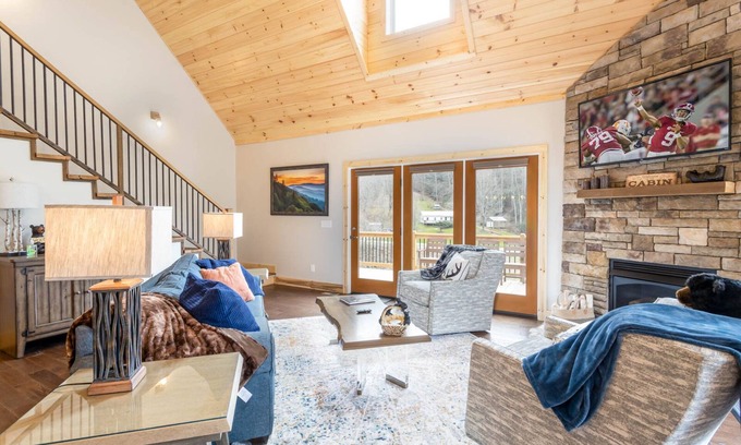 Vilas Cabin | Modern, Creekside Mountain Home