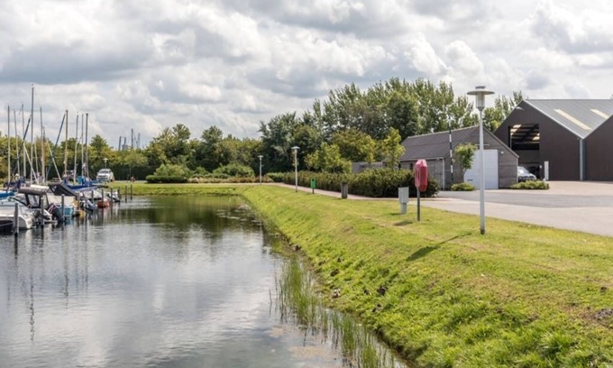 Bruinisse House | Modern decorated apartmant with balcony overlooking the “Grevelingenmeer”