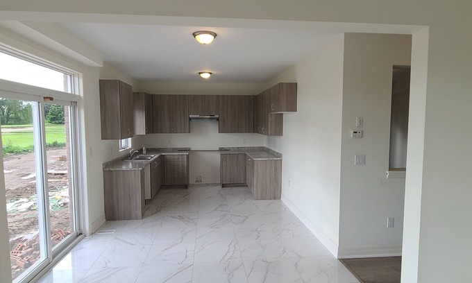 Fort Erie House | Modern Detached Home backing onto a golf course in Fort Erie