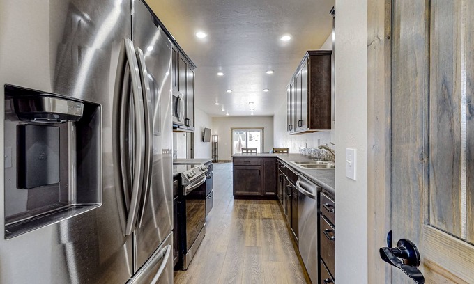 Butte House | Modern dog-friendly townhouse with WiFi, patio, BBQ grill