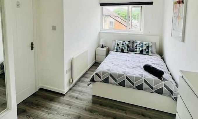 Cheetham Hill House | Modern Double room in a shared house