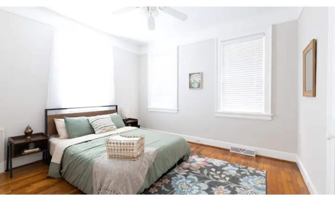 Columbia House | Modern Downtown Apt| Free Parking| DownTown & USC.