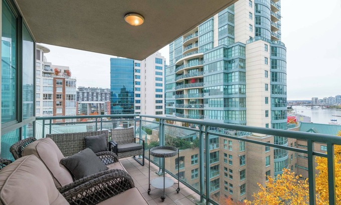 Mount Pleasant Apartment | Modern Downtown Condo w/Views, Gym & Sauna Access
