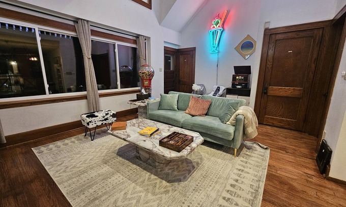 Shorewood House | Modern Downtown Shorewood Duplex