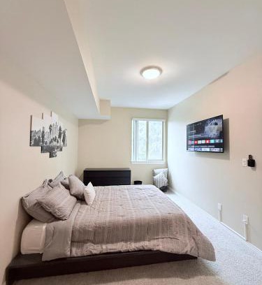 Vernon Apartment | Modern DTLA Apt with City View