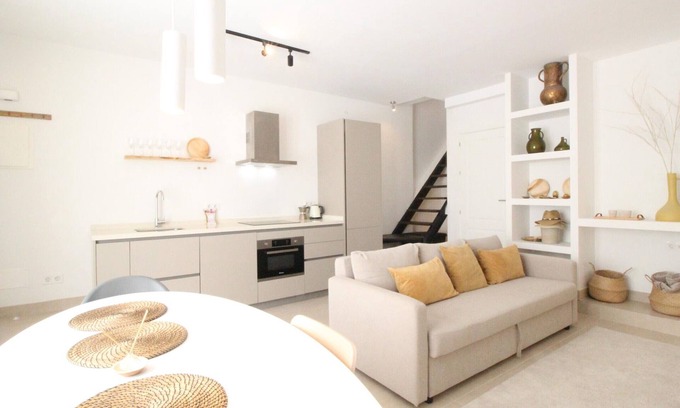 Plaza de Toros Vieja Apartment | Modern Duplex Apartment Near Beach & Center - Del Parque Flats Constancia V3