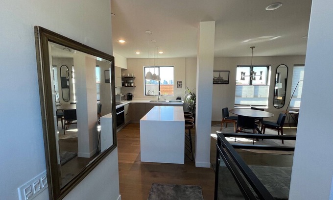Downtown Los Angeles House | Modern Echo Park townhouse with stunning roof