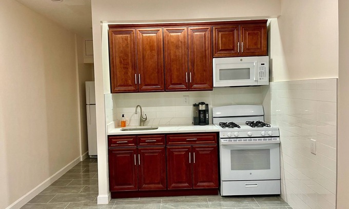 Alphabet City Apartment | Modern, elegant and large studio apartment#2F walk in distance to WTC.