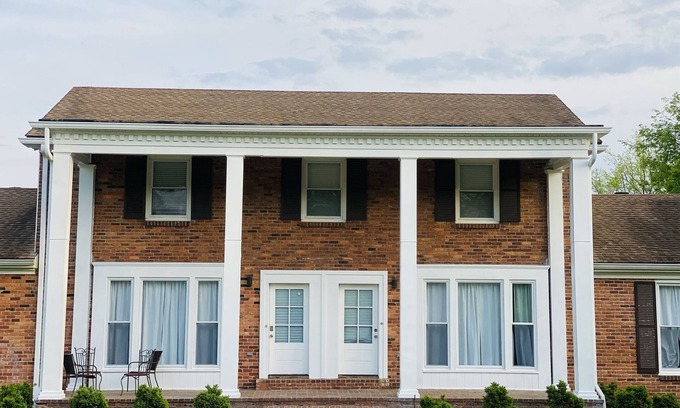 Nashville House | Modern | Elegant | Convenient