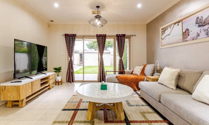 Enfield House | Modern Elegant House (4 Bedroom and parking)