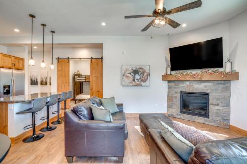 Fraser Apartment | Modern Elk Creek Condo with Hot Tub and Heated Floors
