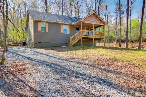 Ellijay House | Modern Ellijay Cabin Rental with Outdoor Fireplace