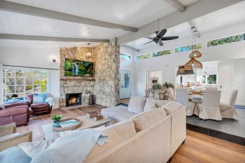 Thousand Oaks House | Modern Family Farmhouse with Pool, Jacuzzi, Putting Green, Treehouse, Bocce and more