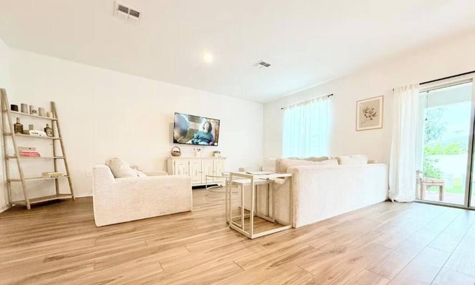 Amaryllis Park House | Modern Family Home w/Games, Bikes + Fire Pit
