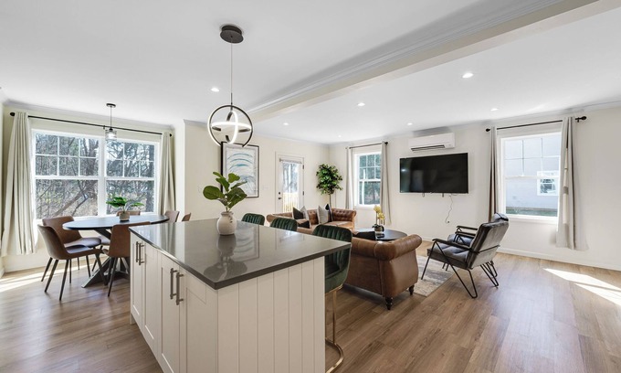 Maple Hill House | Modern Family Retreat | Near Downtown Hartford | Sleeps 10