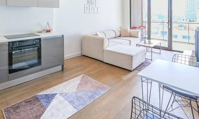 Kagithane Apartment | Modern Flat in Kağithane with Balcony