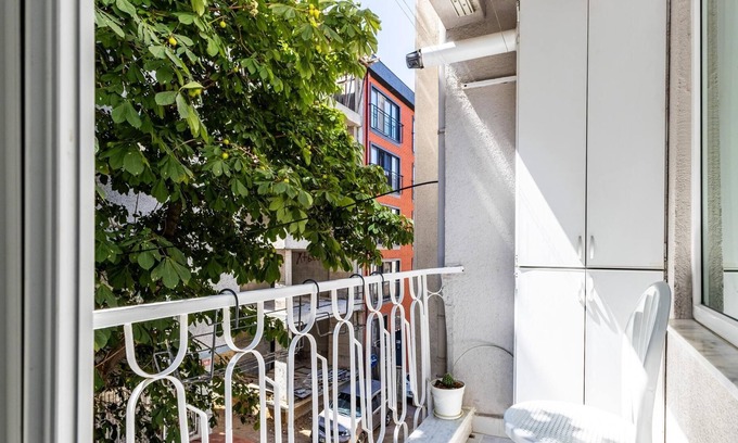 Rasimpasa Apartment | Modern Flat w Balcony 2 min to Marmaray in Kadikoy