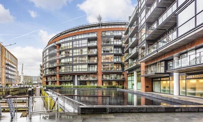 Churchill Apartment | Modern flat with 2 bed/2.5 bath, Balcony & Parking