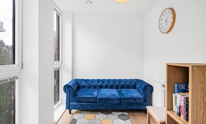 Walworth Apartment | Modern Flat with Balcony, Central London | Pass The Keys