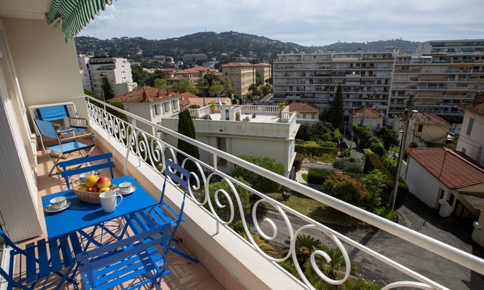 Carnot Apartment | Modern Flat with view, 5 min from Festival Hall.