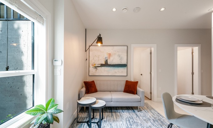 Hastings House | Modern Fully Furnished 2 Bedroom Home Near Renfrew Station