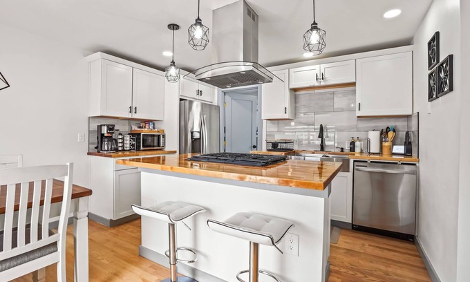 Nampa House | Modern Getaway Near NNU Hot Tub