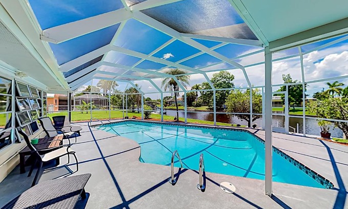 Yacht Club House | Modern Getaway