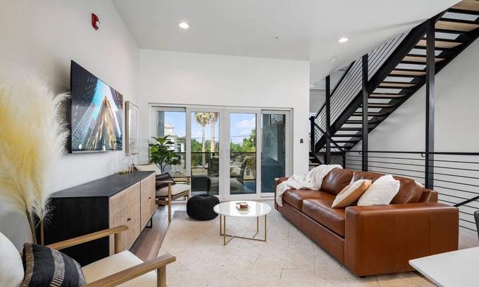 Tobin Hill House | Modern & Gorgeous Rooftop City Views & Close to the Best of Everything in SA!