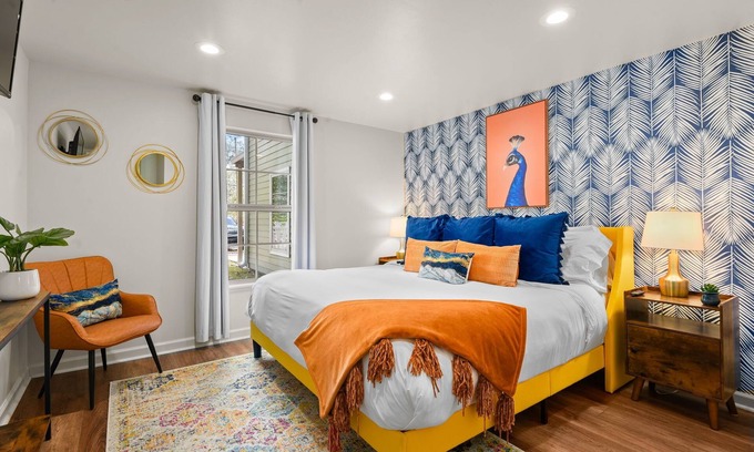Mid City South House | Modern Grande Home! 3BR 2 Kitchens! Fenced Yard!