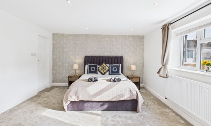 Birmingham House | Modern Guest Room in West Midlands with Private Entrance
