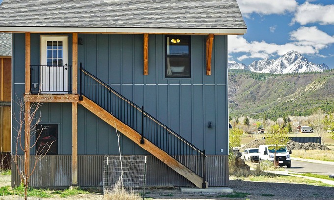 Ridgway Apartment | Modern guesthouse with mountain views!