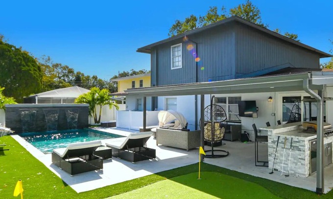 Bay Crest Park House | Modern Heated Pool in a Perfect Location