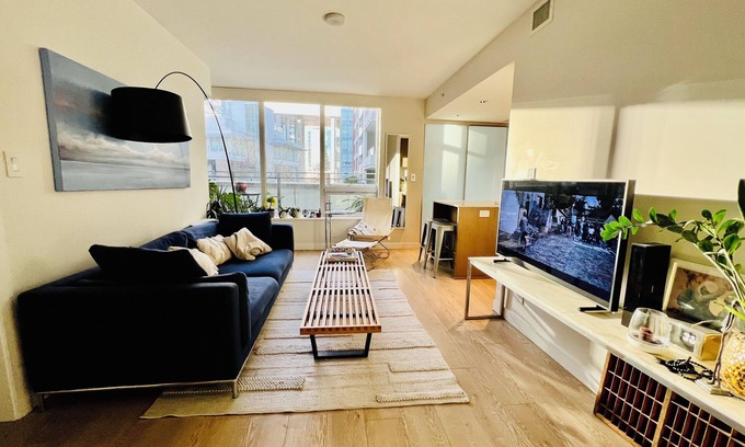 Southeast False Creek Apartment | Modern Hip Apartment in Olympic Village