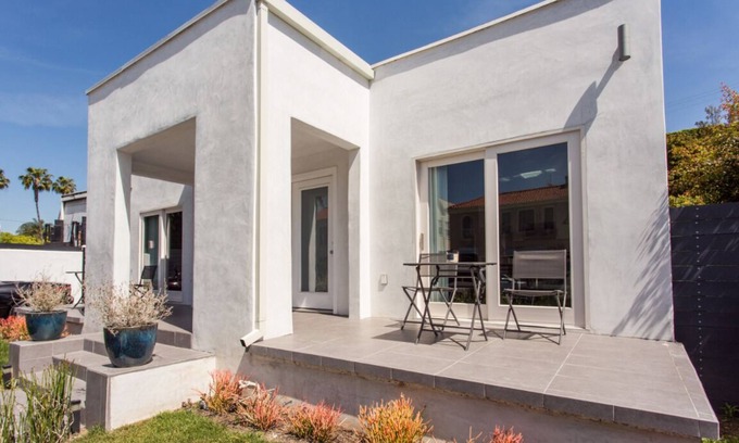 Larchmont Apartment | Modern Hollywood Dream Apartment Larchmont Village