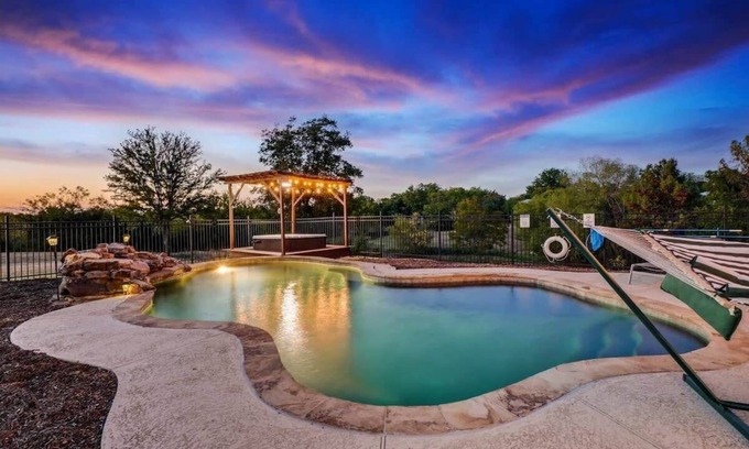 Denton House | Modern Home - 1 Acre Lot w/Pool, Patios, Jacuzzi
