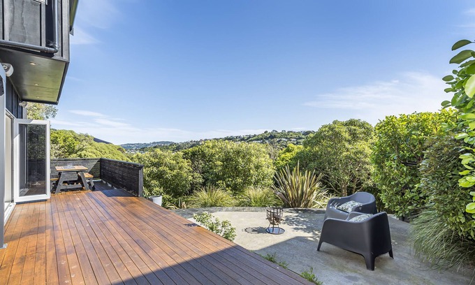 Wellington House | Modern home close to Weta Workshop