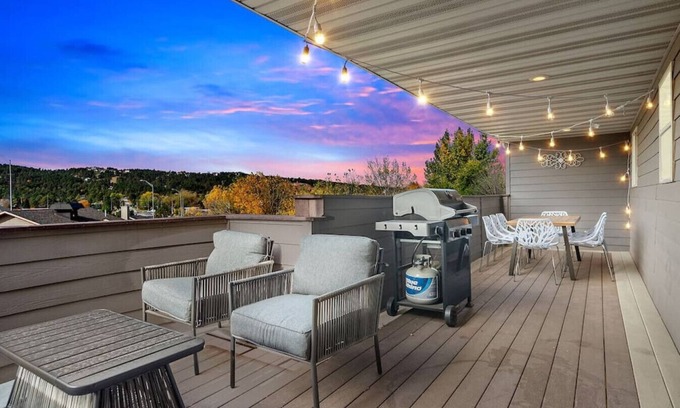 Rapid City Apartment | Modern Home-Garage-Scenic Patio