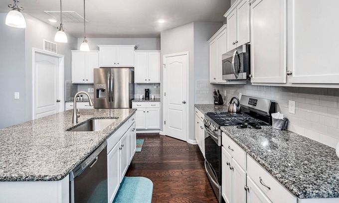 Huntersville House | Modern home in one of Huntersville's best Work-Live-Play communities.