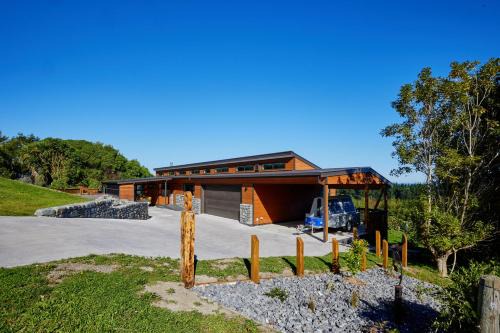Kaikoura House | Modern Home in Peaceful Surround with Great Views