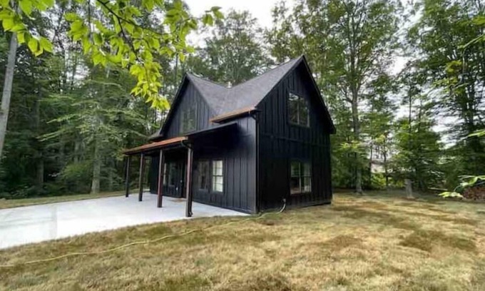 Russell Springs House | Modern Home in Russell Springs