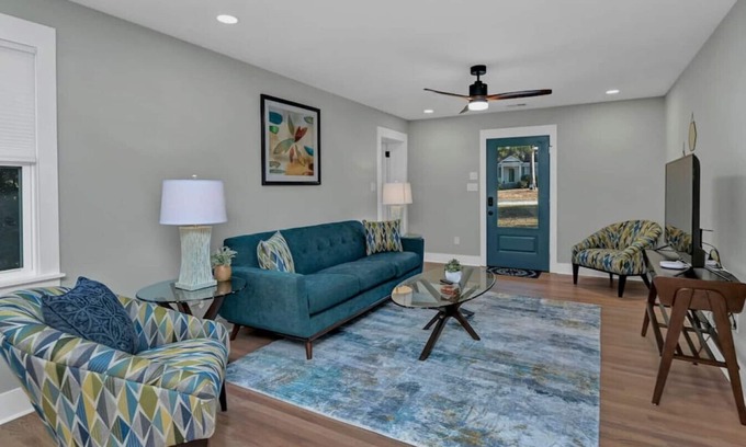 Columbia House | Modern Home Near Forest Drive | 3BR 2BA
