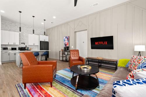 Near East Side House | Modern Home Nr Dt, River Walk, Alamo Wifi Games