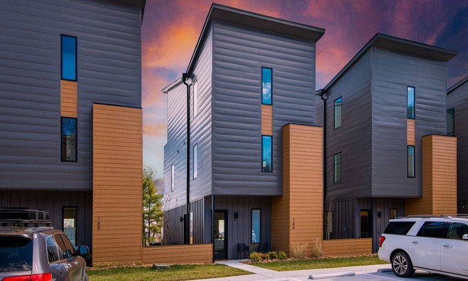 Missionary Ridge House | Modern Home Sunrise Views By Downtown Chattanooga