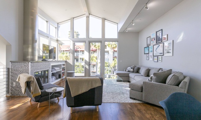 Coronado House | Modern Home w/Rooftop Deck - Walk to Bay, Ferry, Restaurants and Shops