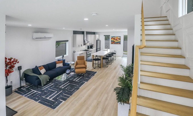 Atlanta House | Modern Home with Rooftop Deck