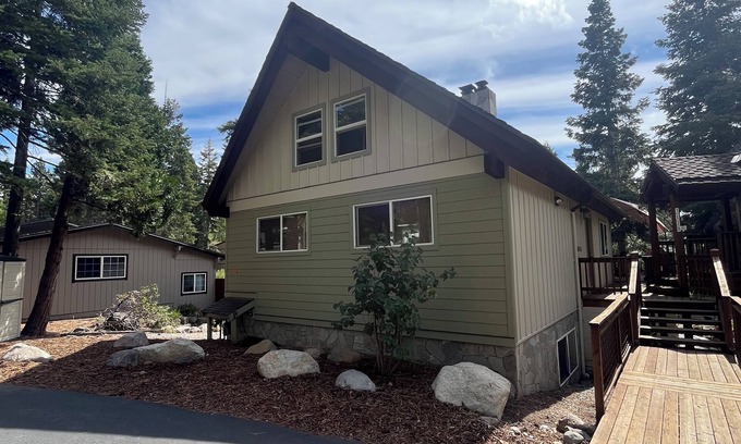 Dollar Point House | Modern House Ski Lease or short term, New Hot Tub&Gas Insert, by Nordic Center