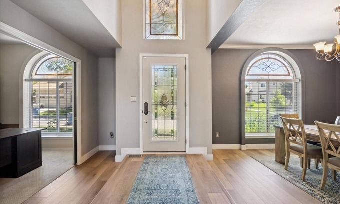 Centennial House | Modern House. SLEEP LIKE ROYALTY, SPA-Like Bathrooms, Gourmet Kitchen, location.